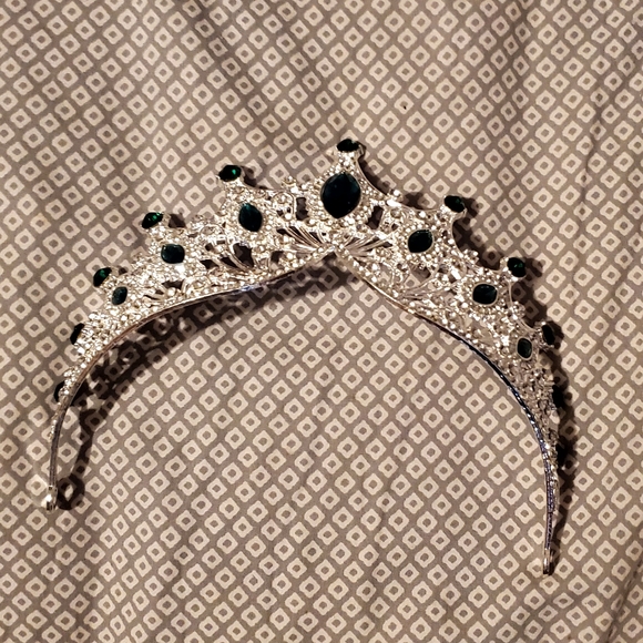 Emerald Green Crown - Picture 2 of 2